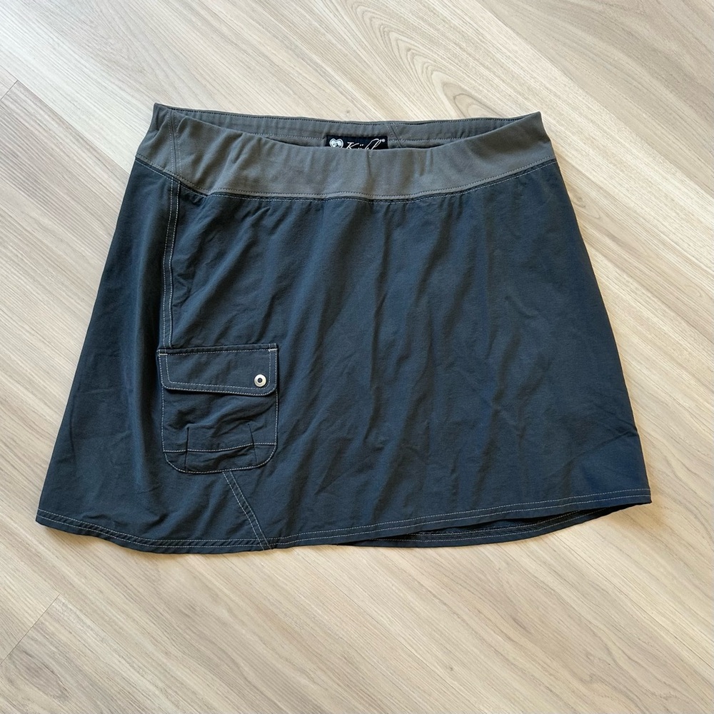 Kuhl Women’s Gray Skort 8 camp hike